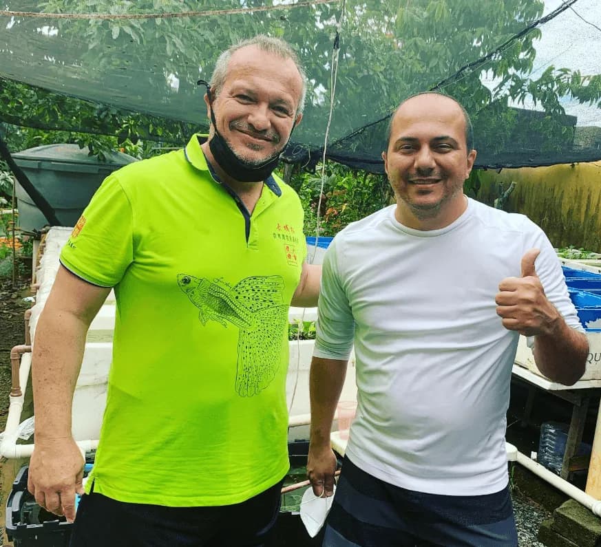 Encontro com Rodrigo Ziviani, presidente da World Guppy Association, na estufa da família em Guarapari